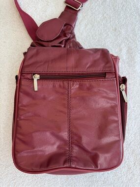 Buxton Vintage Red Leather Sling Crossbody Travel Organizer Bag 9x8”